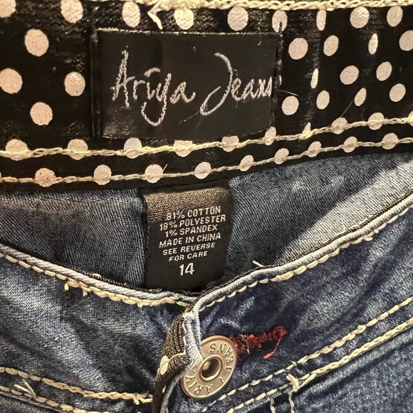 Ariya, Jean capris, size 14 - Picture 2 of 3